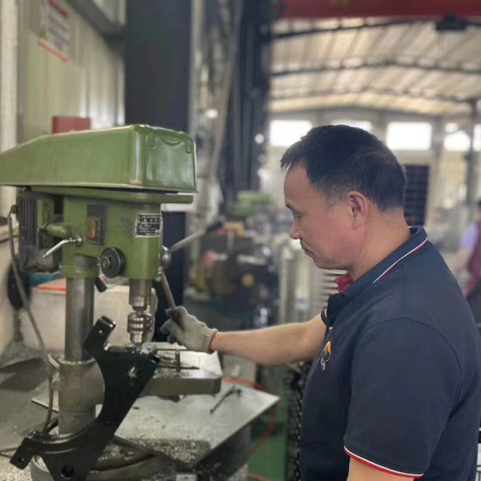 Zhouxu ,Machining centre operator